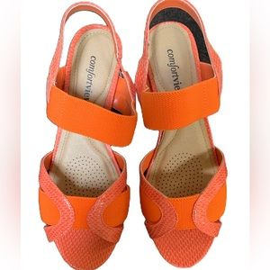 NWOT - Comfortview Strappy Wedge Sandals